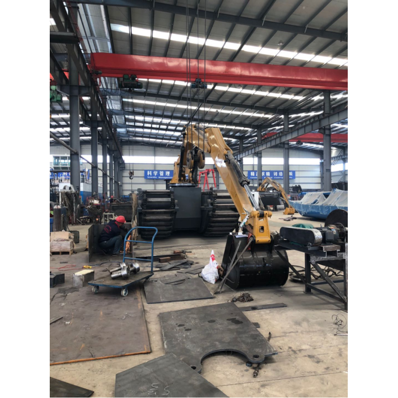 Amphibious Sand Dredging Machine With 10 Inch Draught Dismantle Structure