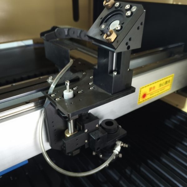CO2 Laser Cutting Machine 130W 150W CCD Edge Tracing 0.01mm Precision Non Metallic Processing System