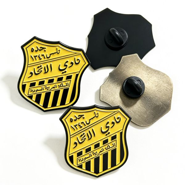 Wholesale custom lapel pins in 35mm, 1.5mm thickness, with quick sample time of 5-7 days.
