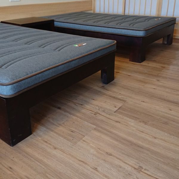 4mm SPC Vinyl Flooring Non-Formaldehyde Lead-Free Virgin Material Click System Wear Layer 0.2mm