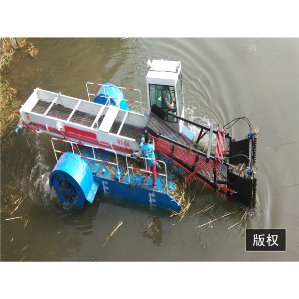 Automated Aquatic Weed Harvester with 1 m Dredging Depth and Hydraulic System for Efficient Water Plant Removal