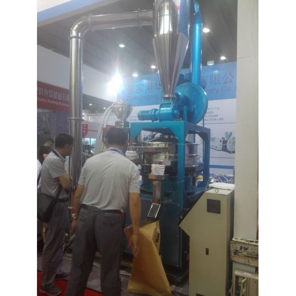 Micron Size PET Plastic Bottle Grinder Machine Water Cycle And Wind Cooling Available