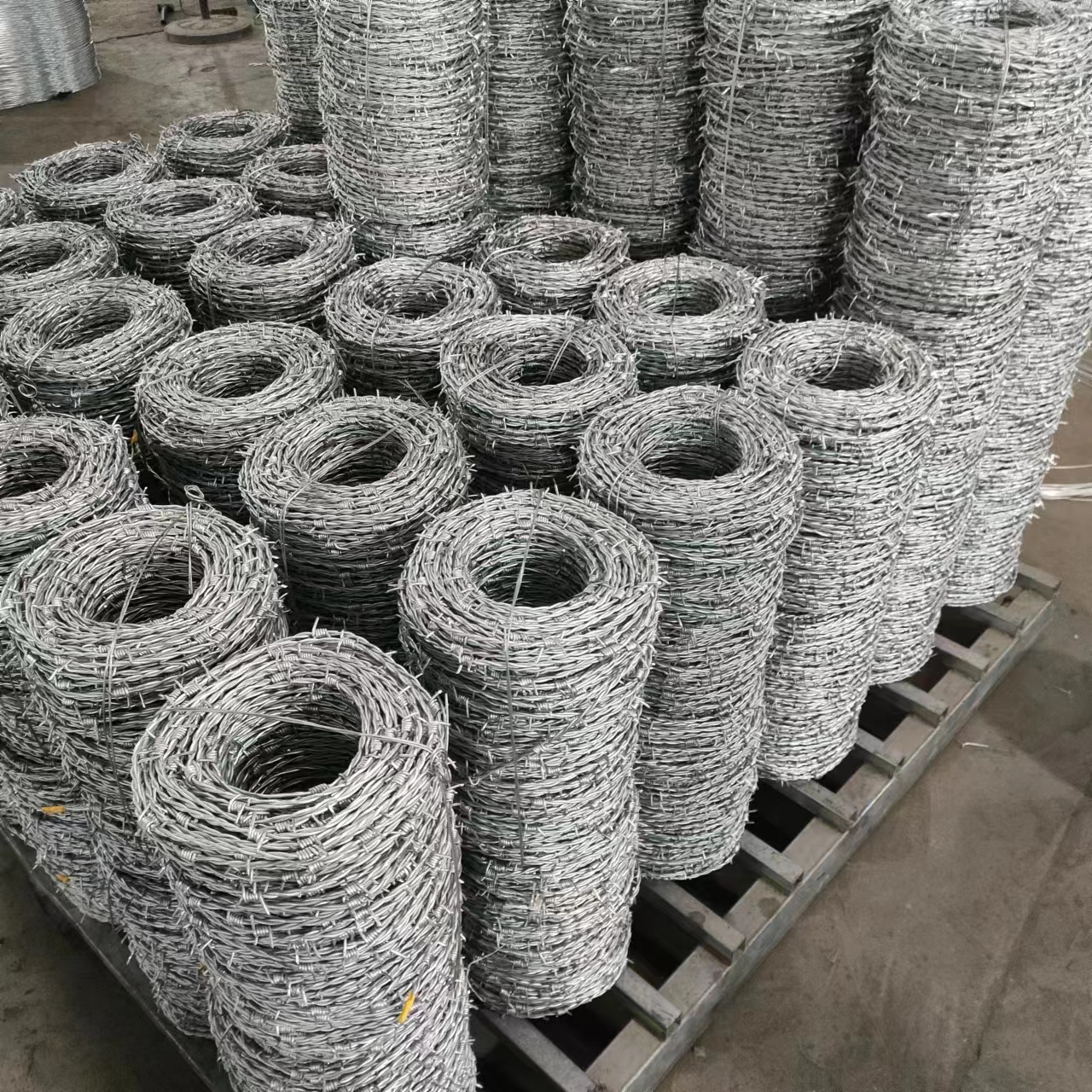 Galvanized 2.5mm Anti Climb Barbed Razor Wire for Secure Fencing