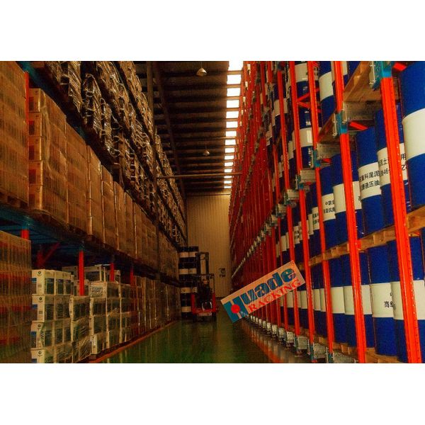 Satellite Shuttle Pallet Racking Shelves 8 - Wheel Type 1500 Kg Max. Capacity