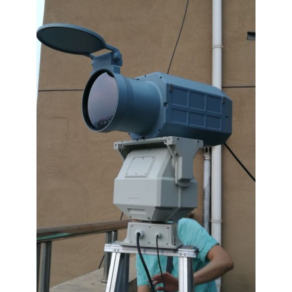 IP67 20mk NETD Border Surveillance Cameras 50KM Continuous Zoom Lens Oil Field