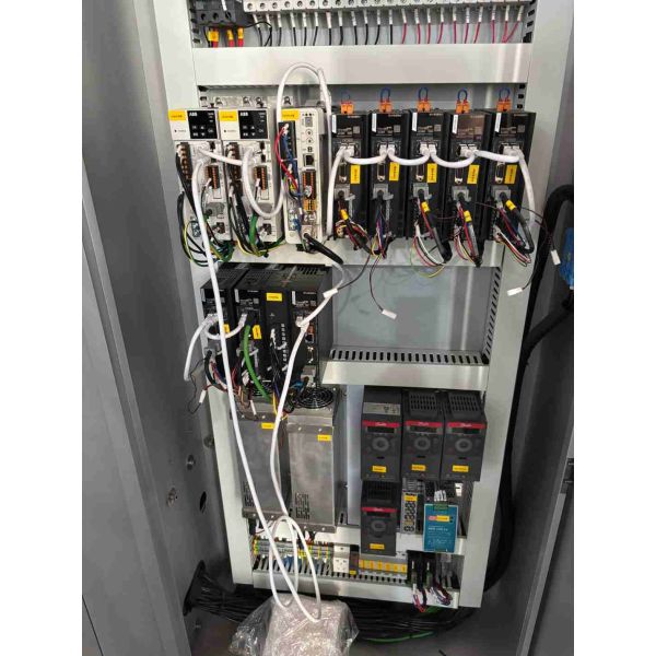 High Precision Automatic Sticker Labeler for Rectangular Plastic Containers