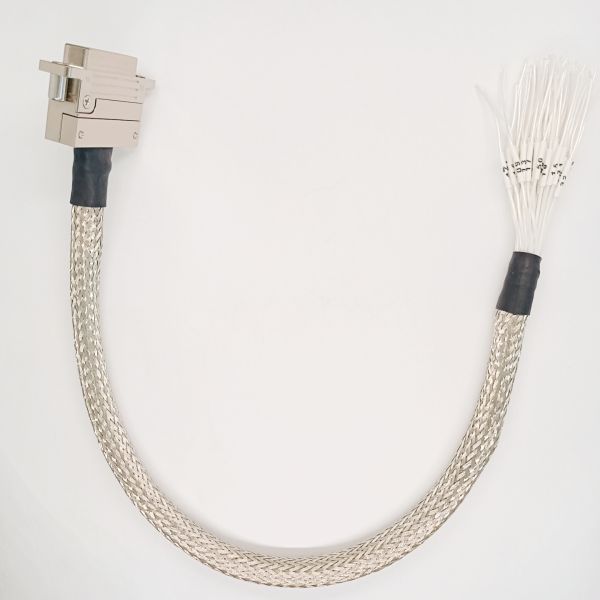 Metal Electrical Plug Connector 9 Pin - 144 Pin Mini D Connector With Shielding Braid Cable Clipper