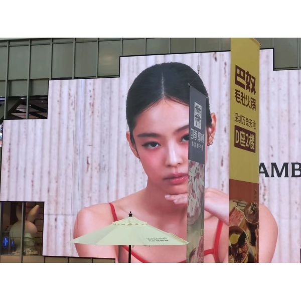 P4 High Brightness Outdoor LED Display Screen IP65 Waterproof LED Billboard with 3840-7680Hz Refresh Rate