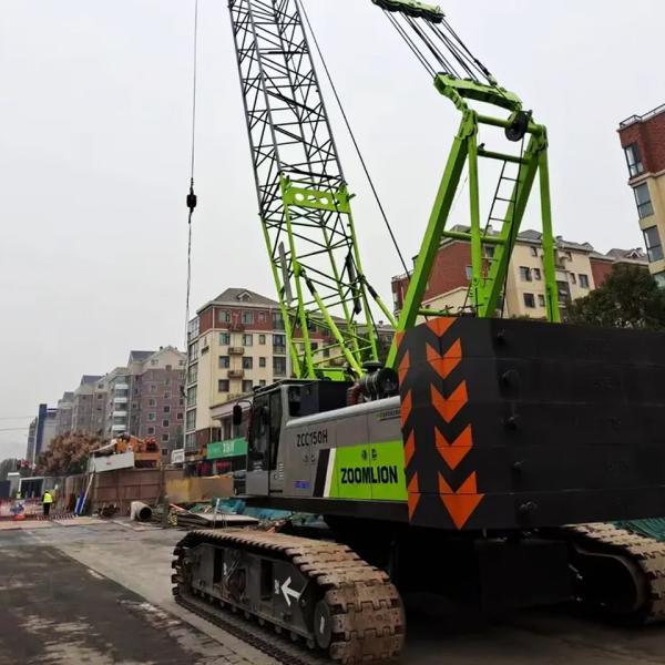 800 Ton Crawler Crane in Excellent Working Condition for Your Construction Needs