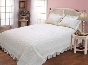 China Microfiber Embroidery Double Bed Quilt Covers , Plain Color Design Quilted Bed Covers on sale