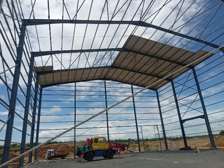 Prefabricated Light Steel Structure Construction Tractor Factory Warehouse (KXD-222)