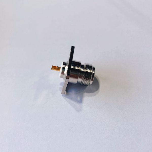 N-Type Bulkhead Flange Connector Gold-Plated Brass DC-6GHz Frequency Range ≤1.25 VSWR RF PCB Welded Connector