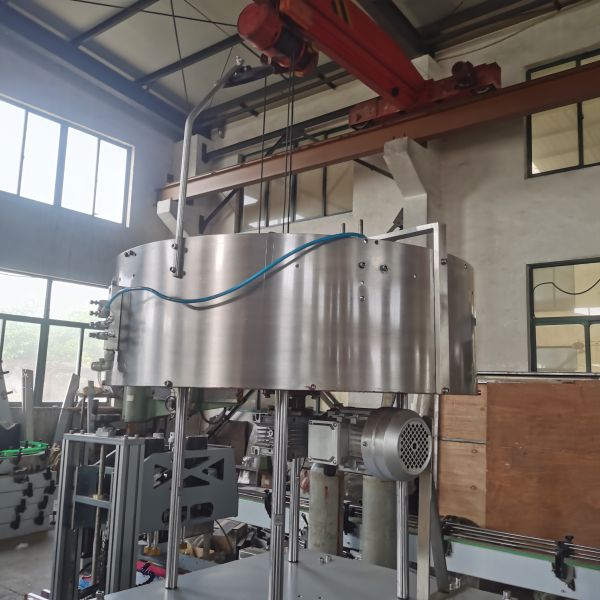 Mechanical 1.2KW Wine Bottle Screw Capping Machine 140mm Pet Bottle Capping Machine