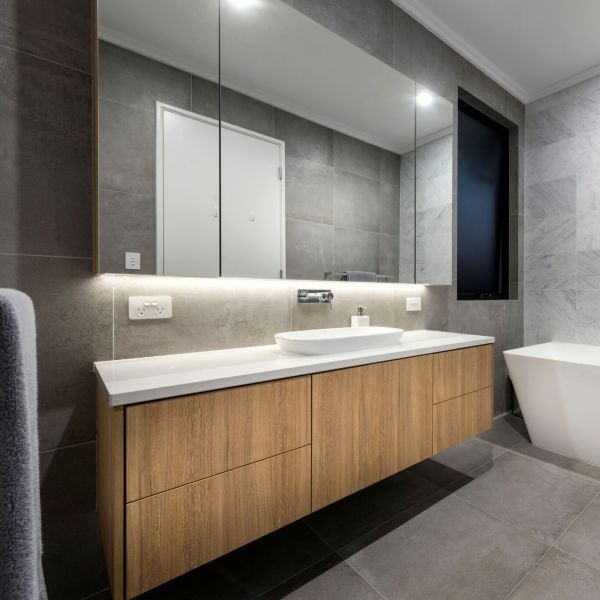 Customized Modern Timber Veneer Bathroom Vanity Units Handless Light Wood Texture