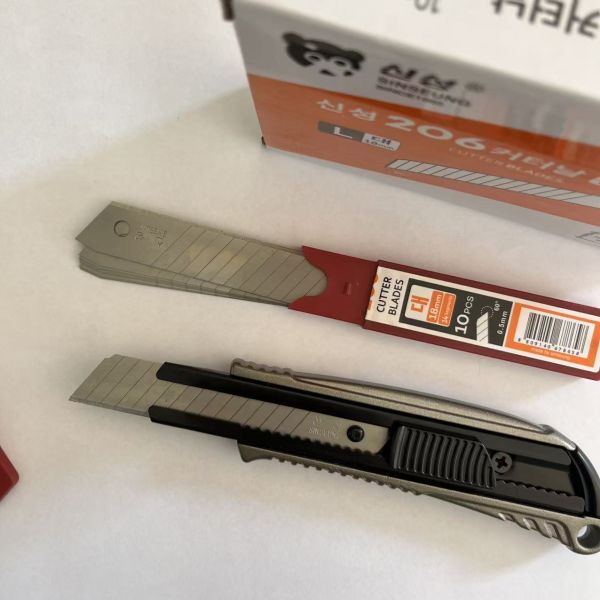 Accurate Cutting Made Easy 18mm Knife Blades Durable Versatile Performance