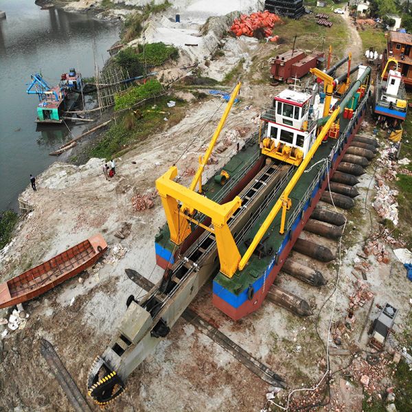 US 100000/Set Customized Diesel Enigne Hydraulic Dredger with Suction Pump and Anchor Rod