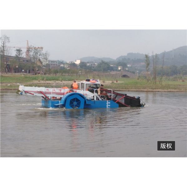 Diesel Powered Aquatic Weed Harvester with 1.2m Dredging Depth and Customized Dimensions for Efficient Water Grass Collection